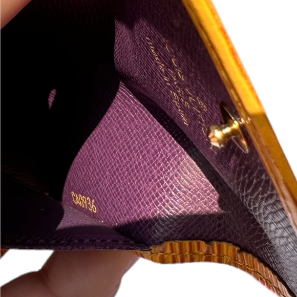 -CA0936 EUC Louis Vuitton Yellow Epi Key Case - Picture 7 of 7